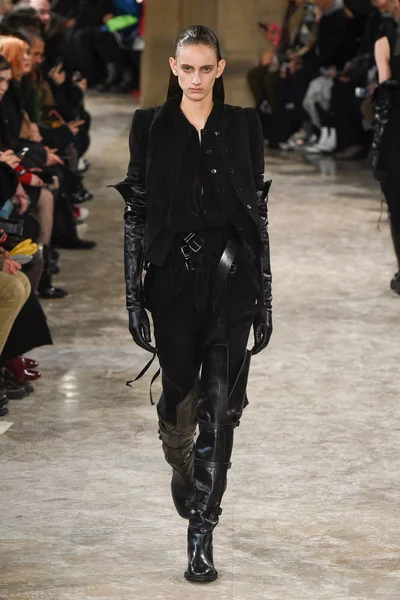Look 4